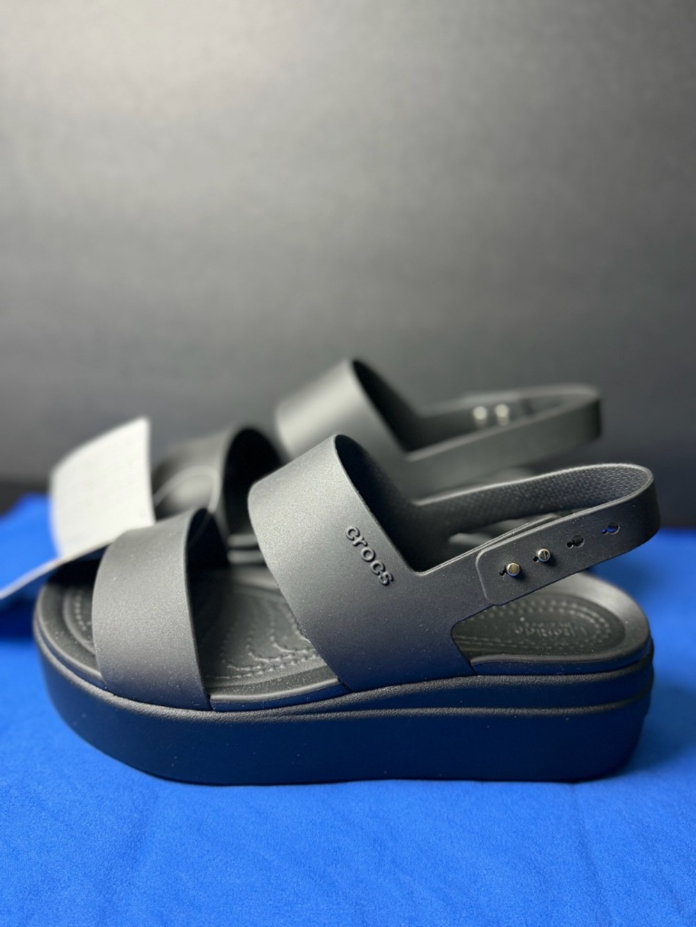 NWT CROCS Brooklyn Low Wedge Sandals, Size US 6W